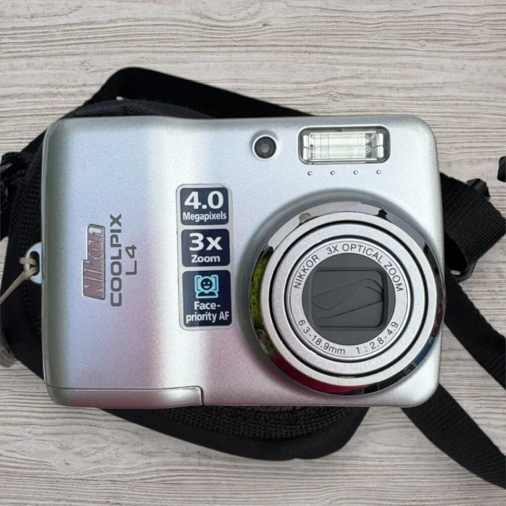 Nikon Coolpix L4 Compact Digital Camera *NOT WORKING* Original Box Case Cables++